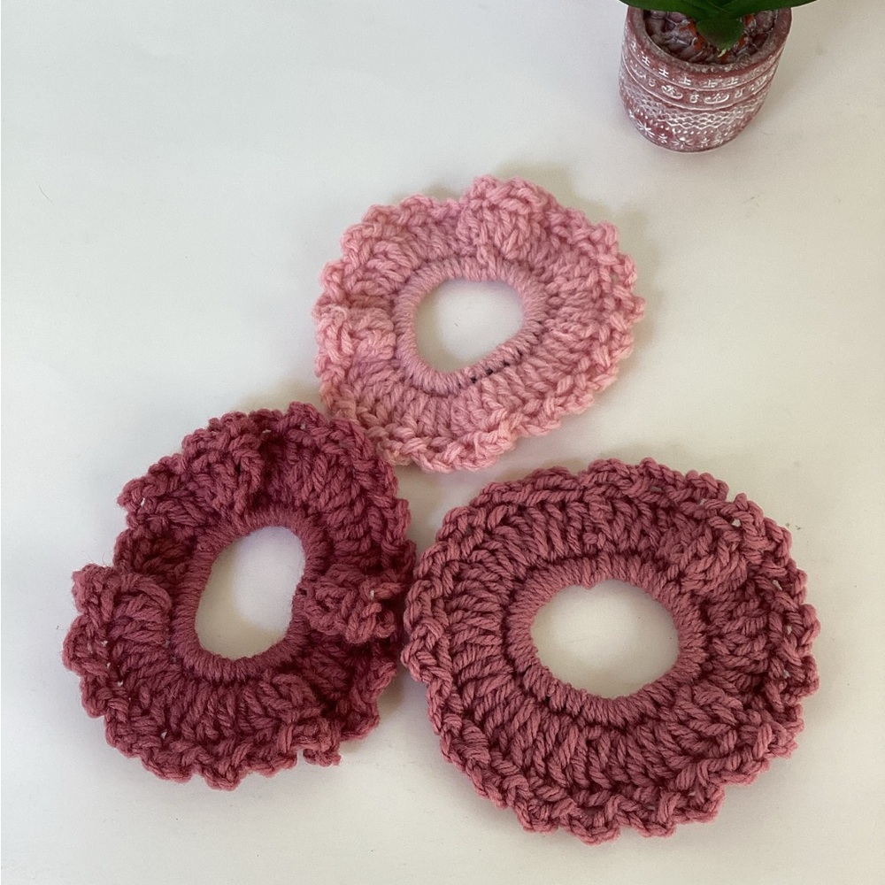 Hair Scrunchy Set Hand Crafted Pink CrochetBoho Messy Bun Ruffle - Picture 3 of 11